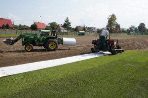 PŁYTA GŁÓWNA STADION MIEJSKI MIASTKO 2014 (POLA KARNE WZMOCNIONE WŁÓKNAMI POLIPROPYLENOWYMI)